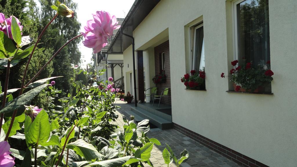Dom Artusa Ustka Buitenkant foto